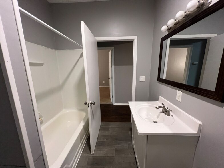 Building Photo - 1 Russell Pl