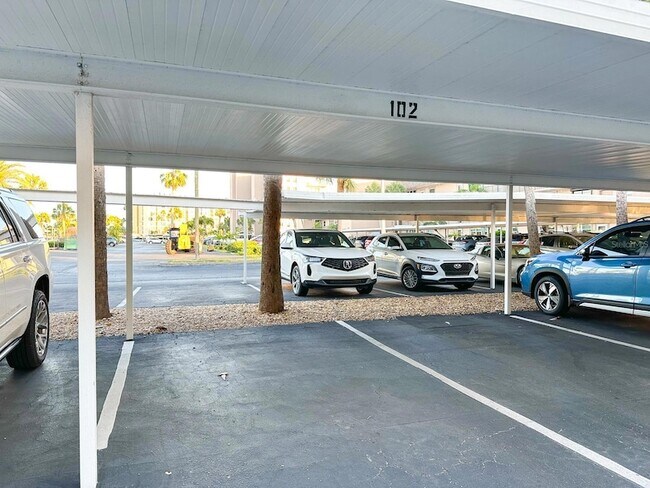 Building Photo - 7920 Sun Island Dr S