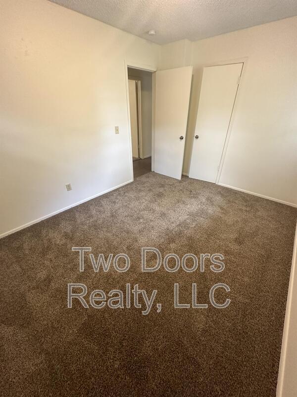 Building Photo - 2913 Gwendolyn Ln