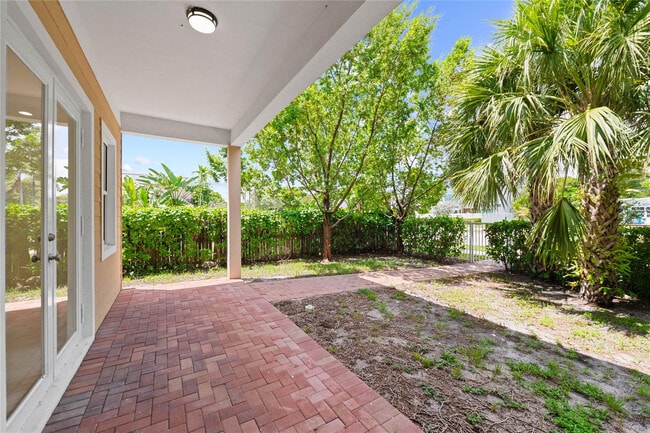 Building Photo - 1434 SW 4th Ave