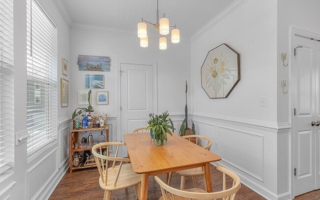 Building Photo - A MUST SEE!! 2-Bedroom Townhome In The Tern! Attached Garage - 400 Yards From Beaches - Dog Frien...