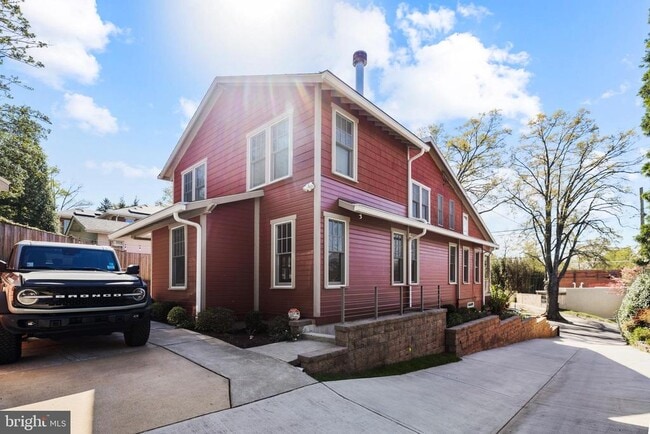 Building Photo - 5213 Cathedral Ave NW