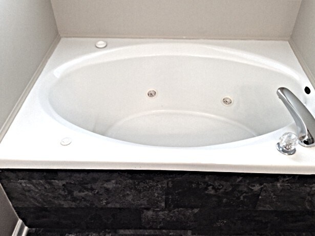 Building Photo - 8001 Lakeshore Dr