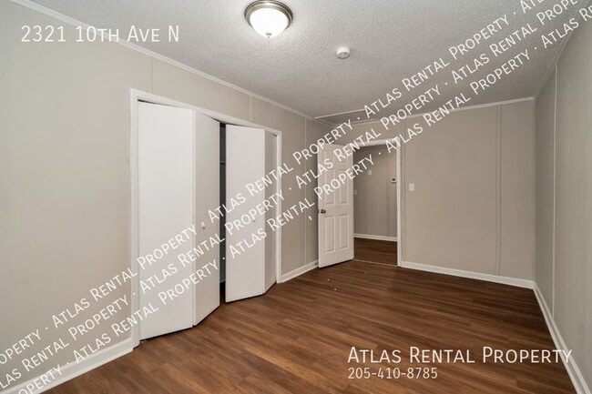 Building Photo - 2321 10th Ave N