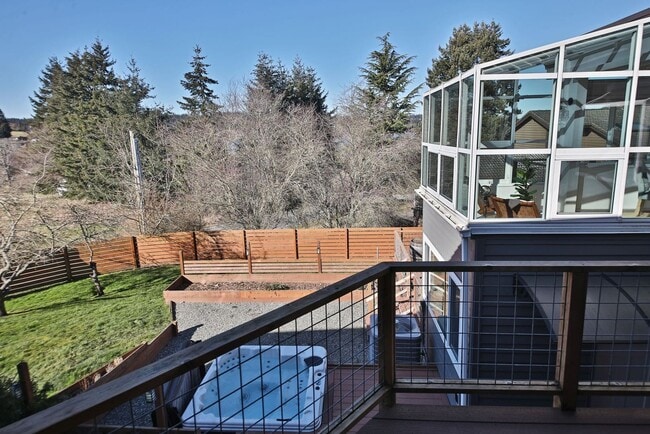 Building Photo - One Of A Kind Freeland Home with Two Seper...