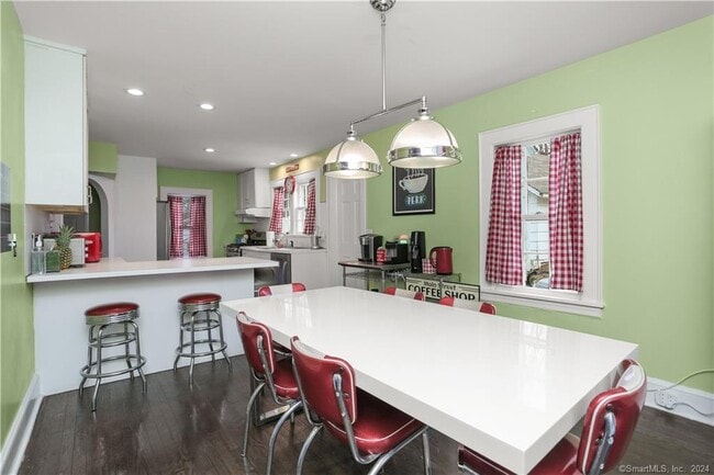 Building Photo - 61 Hillandale Rd