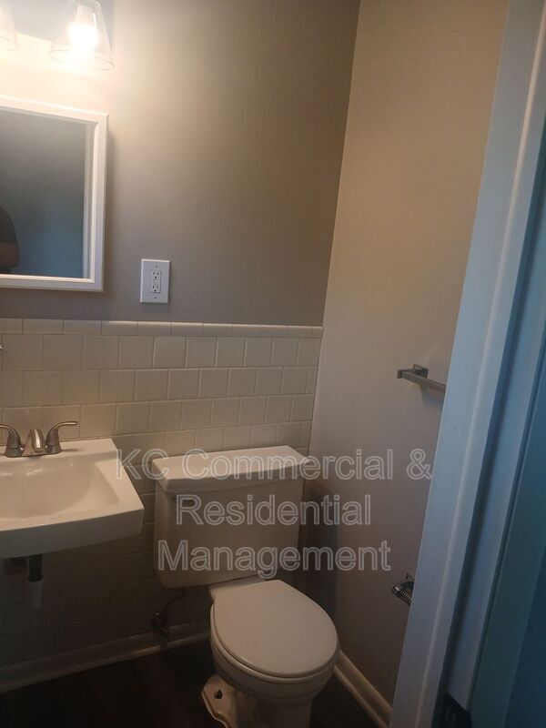 Building Photo - 9211 E 50th Terrace