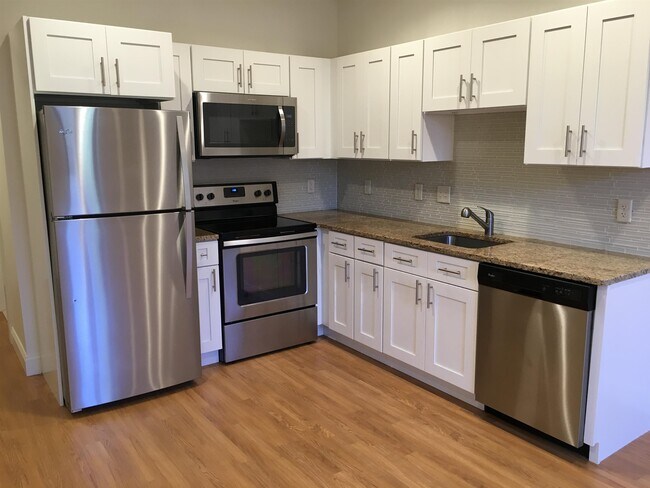 Building Photo - 875 Elm St