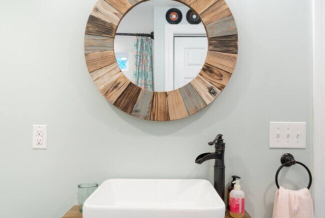 Building Photo - Awesome East Nashville Stone Cottage in gr...