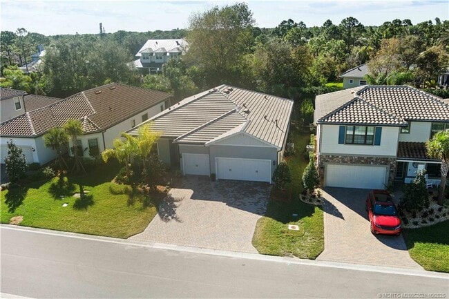 Building Photo - 564 SE Villandry Way
