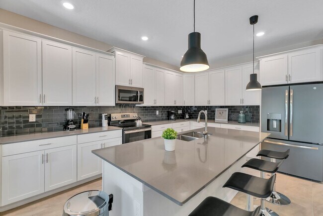 Building Photo - 2831 Bookmark Dr