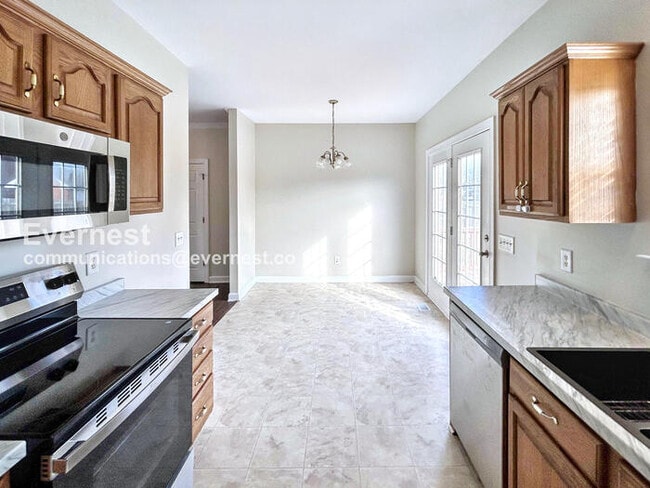 Building Photo - 503 Castleview Dr