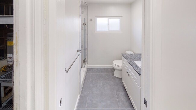 Building Photo - 5321 E Falls View Dr
