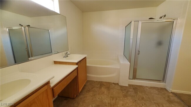 Building Photo - 962 Grand Cerritos Ave