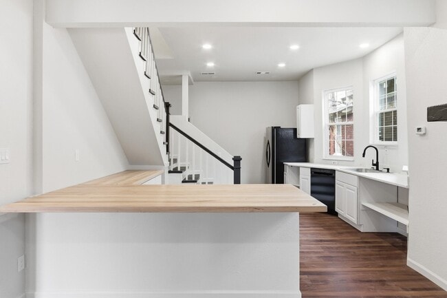 Building Photo - 69 N Tucker St