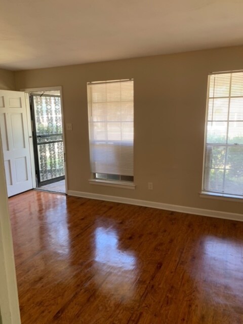 Building Photo - 3045 Carnes Ave