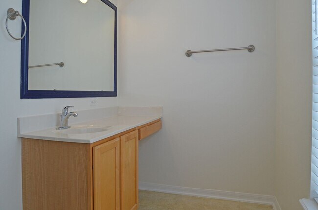 Building Photo - 87113 Kipling Dr