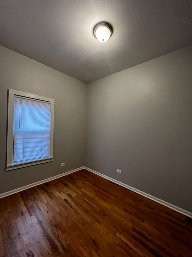 Building Photo - East Chicago