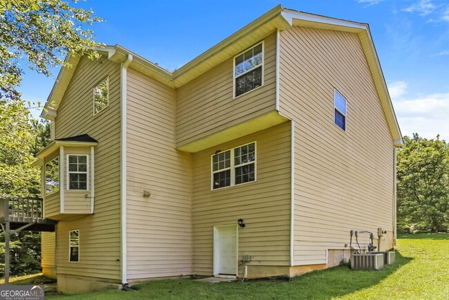 Building Photo - 3943 Riverside Pkwy