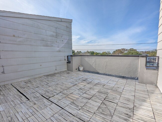 Building Photo - 444 Oxford St