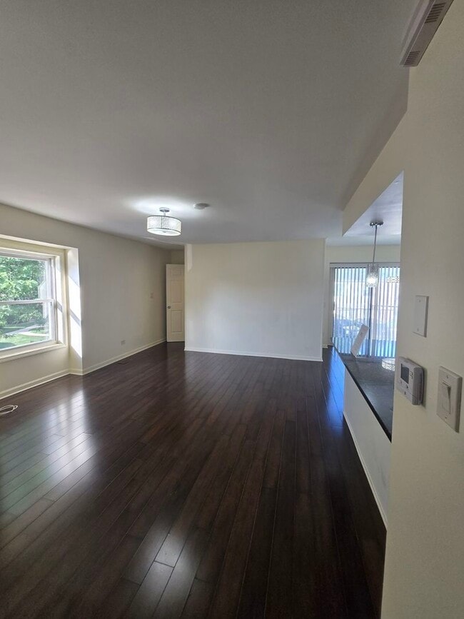 Building Photo - 2120 N Ginger Creek Dr