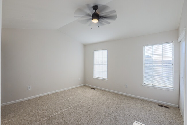 Building Photo - 733 Farnham Pl