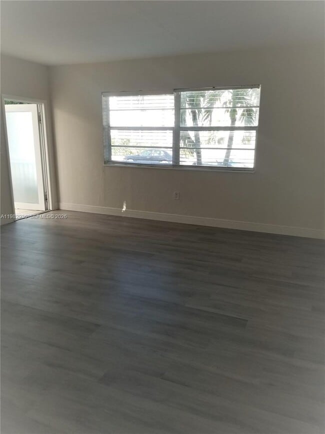 Building Photo - 7510 Carlyle Ave