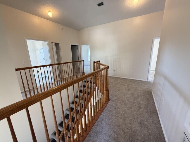 Building Photo - Beautifully remodeled 6 bedroom - 3 bath home in Summerfield Village