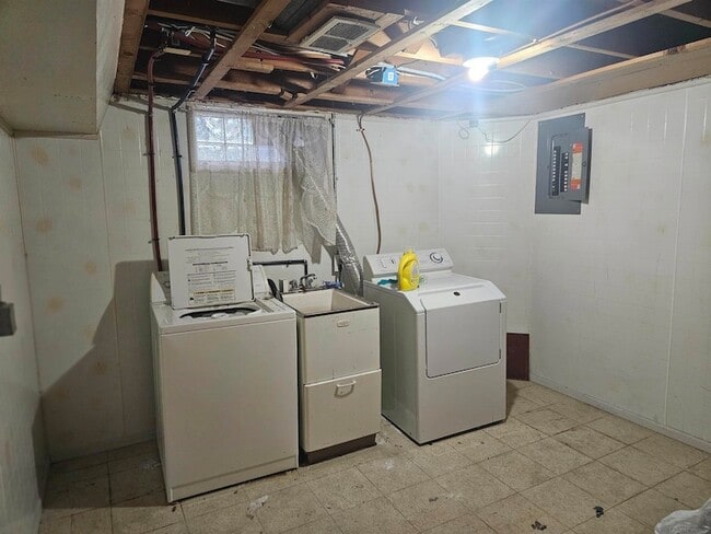 Building Photo - 21725 Audrey Ave