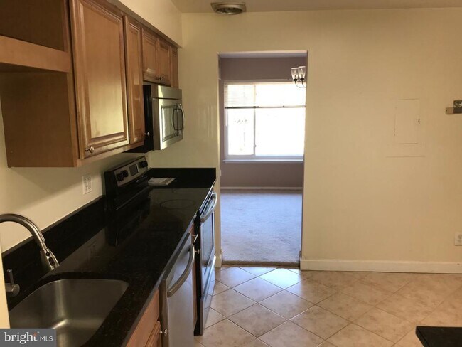 Building Photo - 11401 Commonwealth Dr