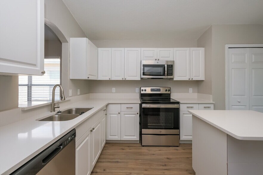 Building Photo - 8501 Quarter Horse Dr