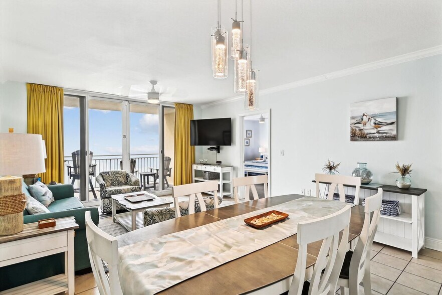 Building Photo - 14701 Front Beach Rd