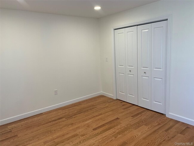 Building Photo - 97 Gainsborg Ave E