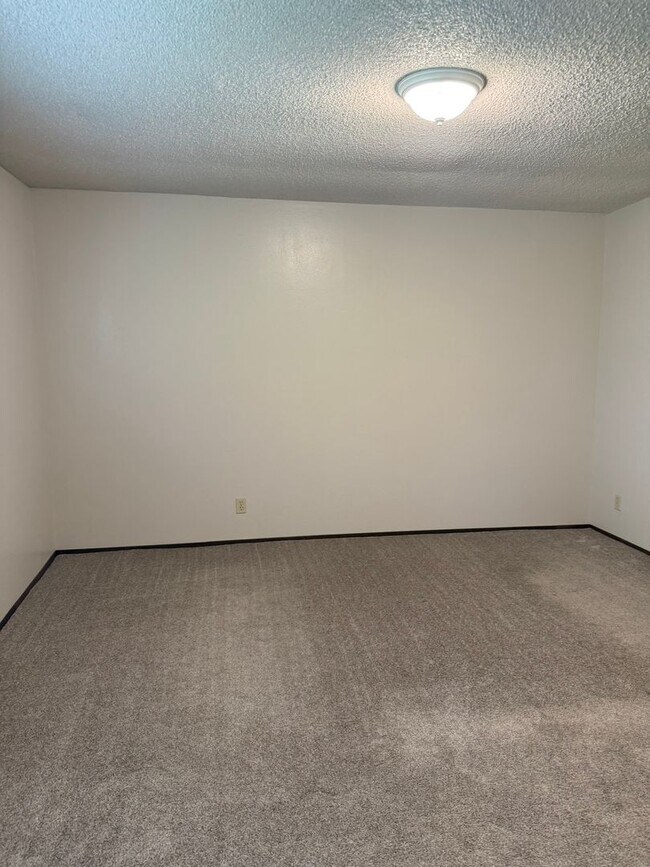 Building Photo - 765 Pope Dr