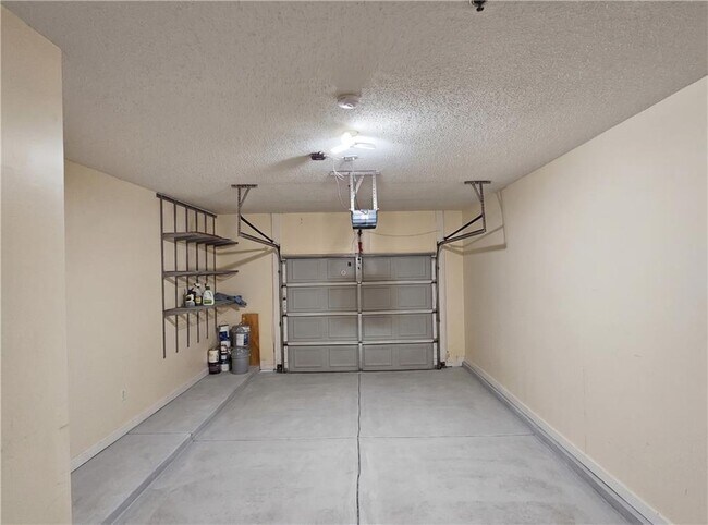 Building Photo - 210 Spring Heights Ln