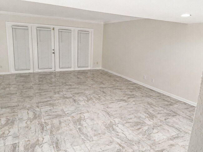 Building Photo - 3870 Mission Dr