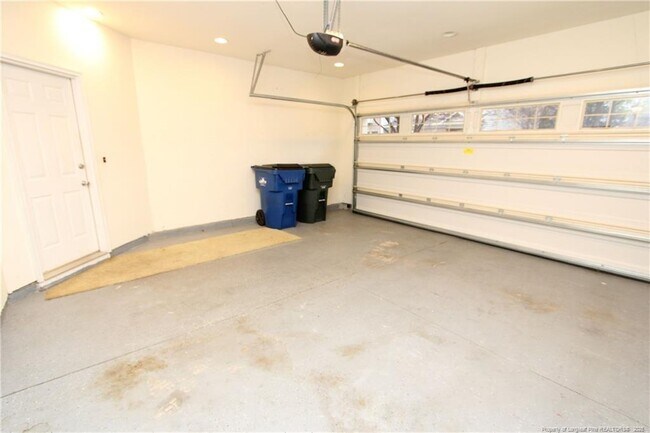 Building Photo - 8367 Primanti Blvd