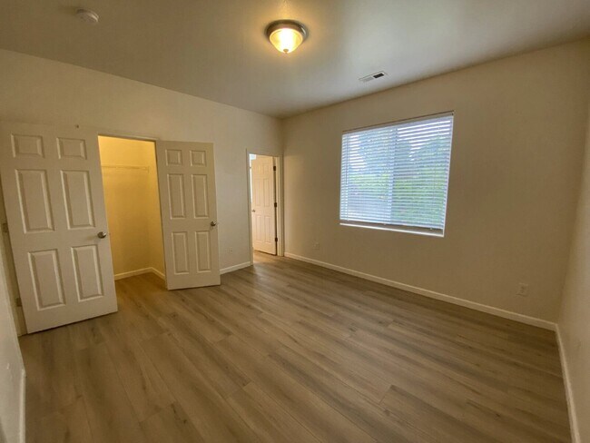 Building Photo - 660 Callahan Dr