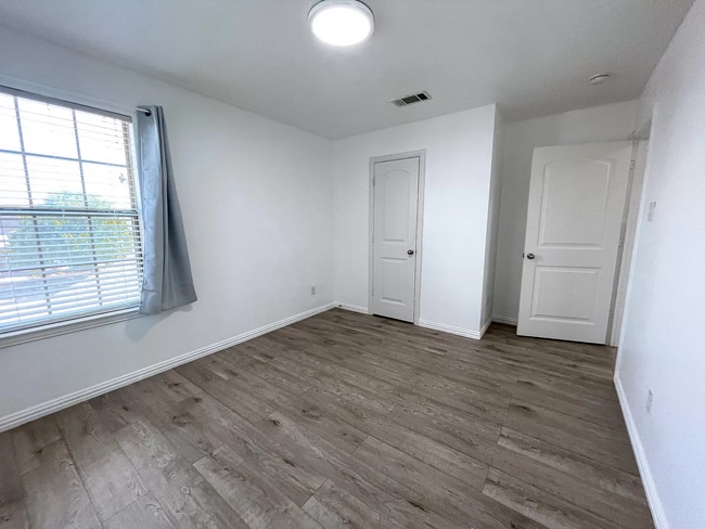 Building Photo - 4121 Mantis St