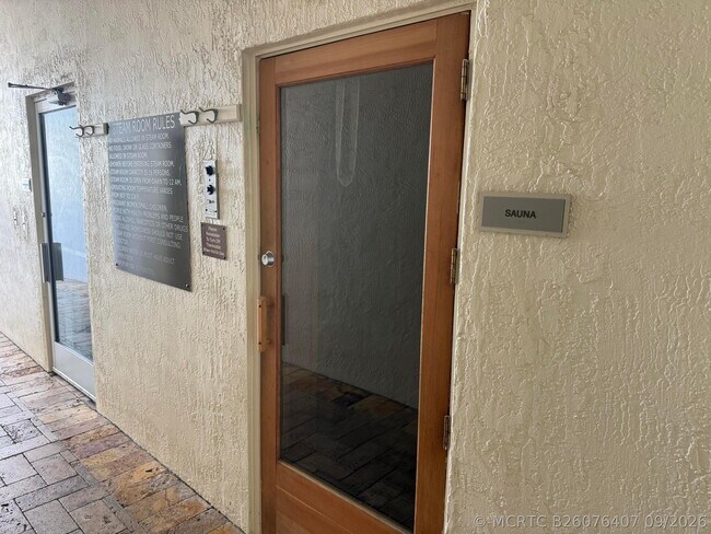 Building Photo - 801 S Olive Ave