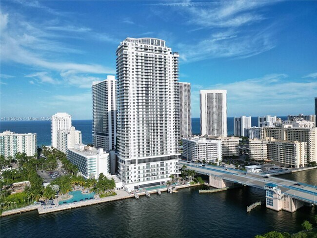 Building Photo - 4010 S Ocean Dr