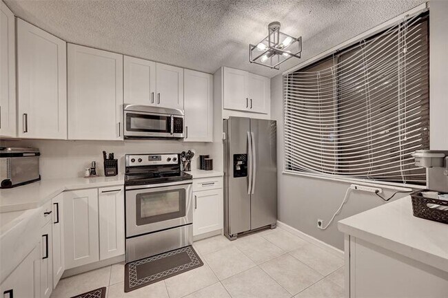 Building Photo - 8592 W Sunrise Blvd