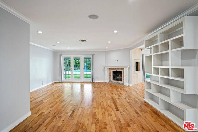 Building Photo - 6134 Longridge Ave