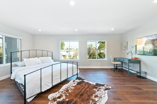 Building Photo - Costa Mesa, Panoramic Views, Pool - Fully ...