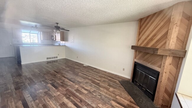 Building Photo - Charming 2 Bedroom Nestled in Discovery at...