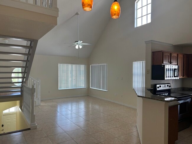 Building Photo - 1687 SE Pomeroy St