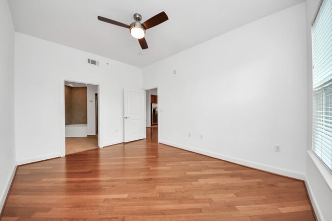 Building Photo - 1010 Rosine St