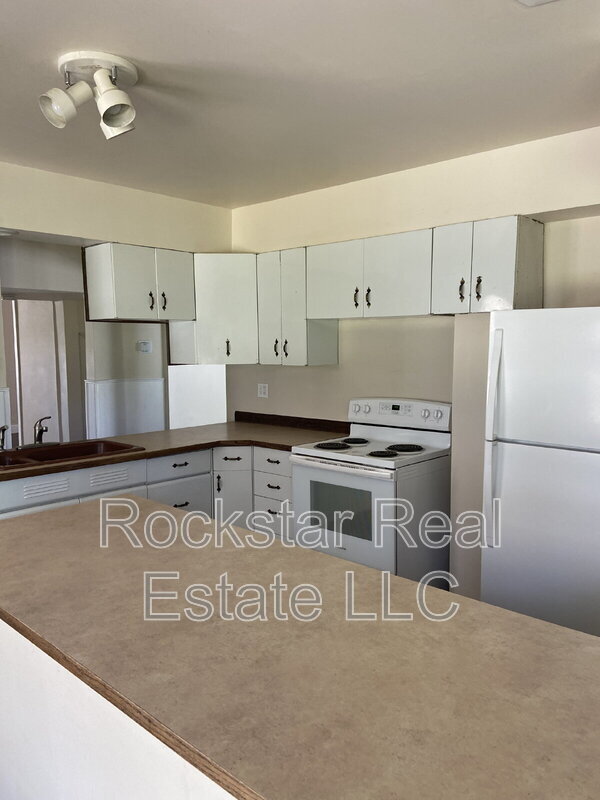 Building Photo - 4235.5 E Hartson Ave