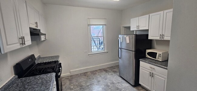 Building Photo - 901 N Ohio Ave