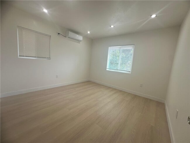 Building Photo - 5778 La Sierra Ave